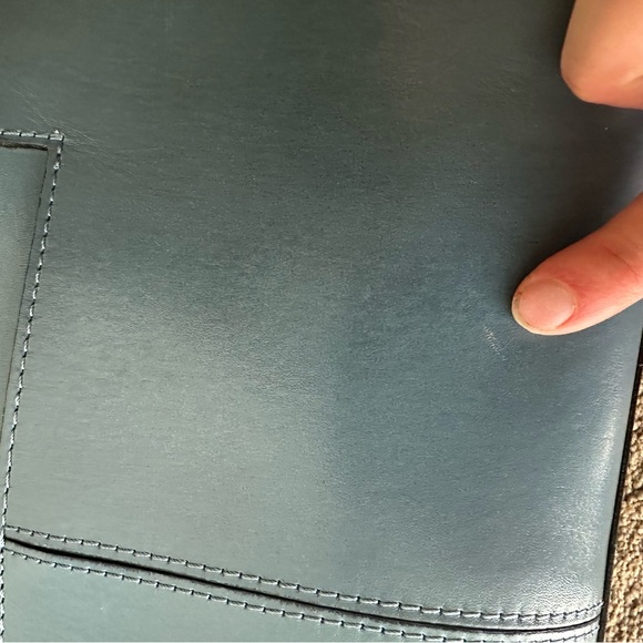 Elegant Blue Embossed Handbag - Picture 9 of 9